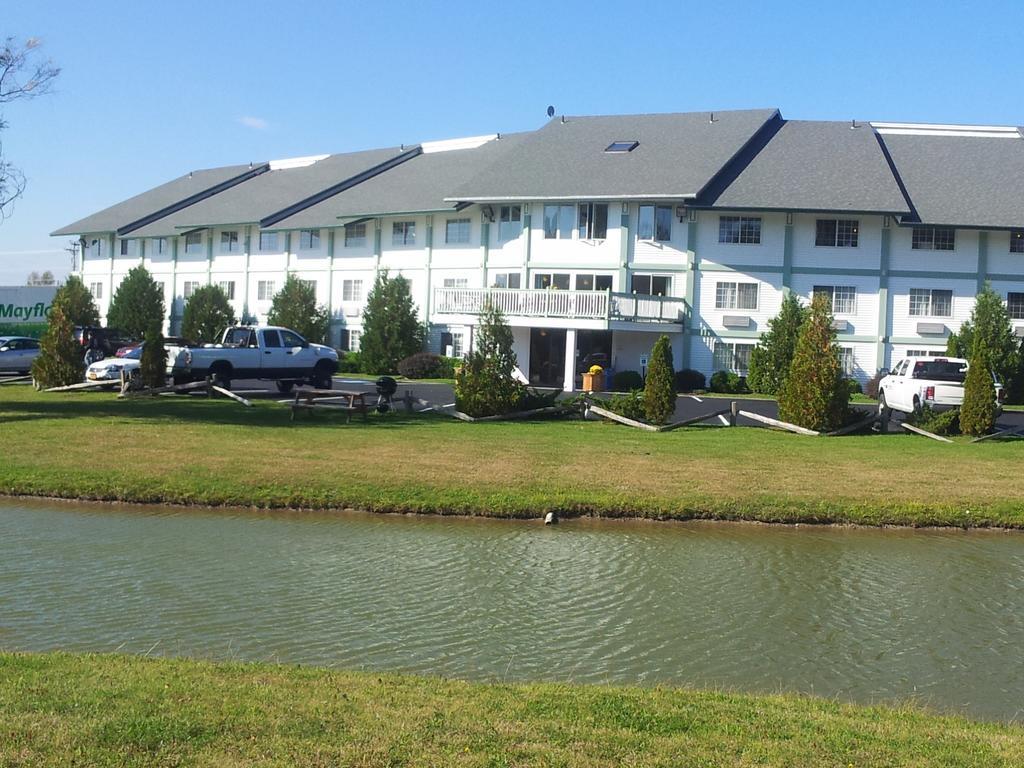 Days Inn By Wyndham Shelburne/Burlington エクステリア 写真