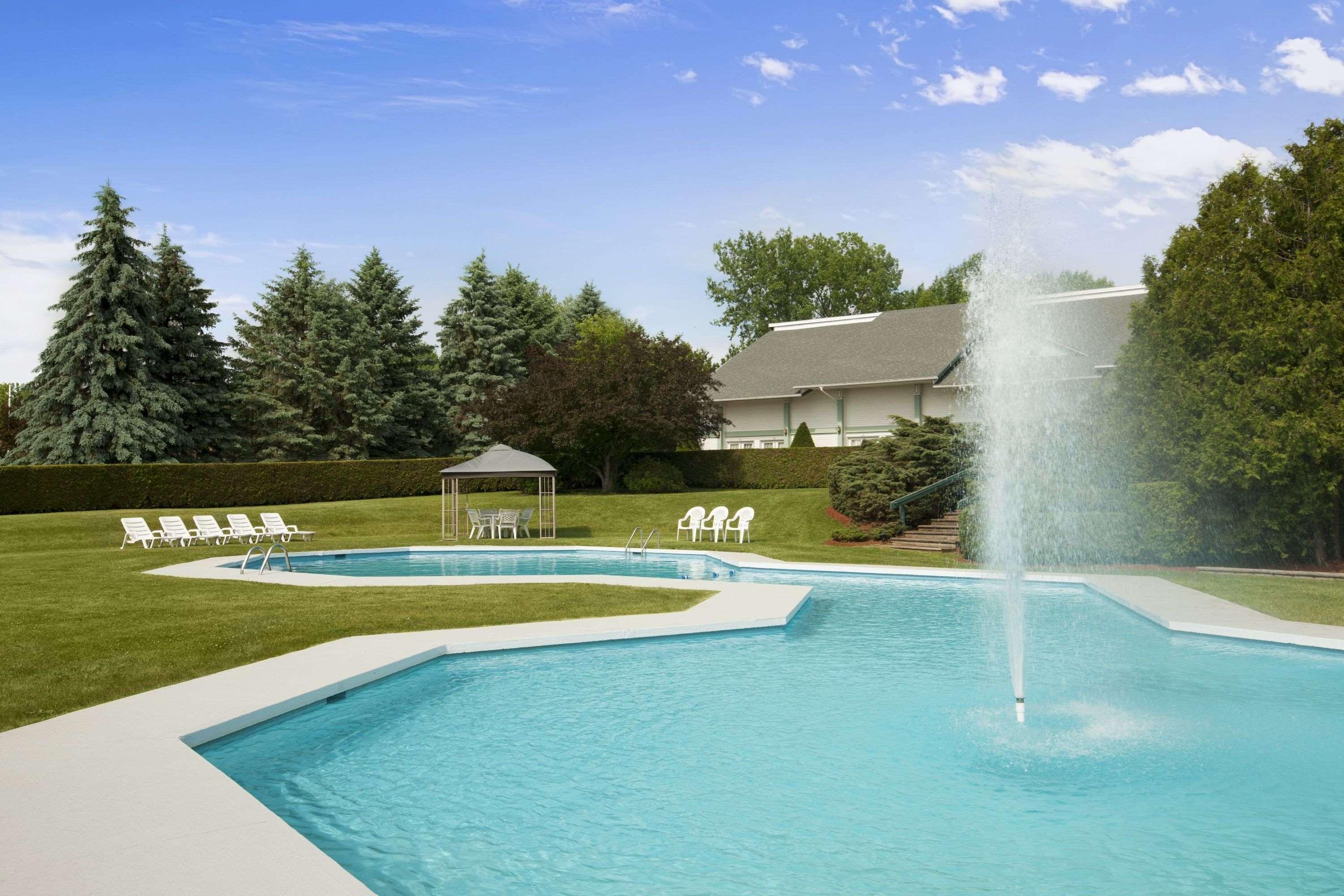 Days Inn By Wyndham Shelburne/Burlington エクステリア 写真
