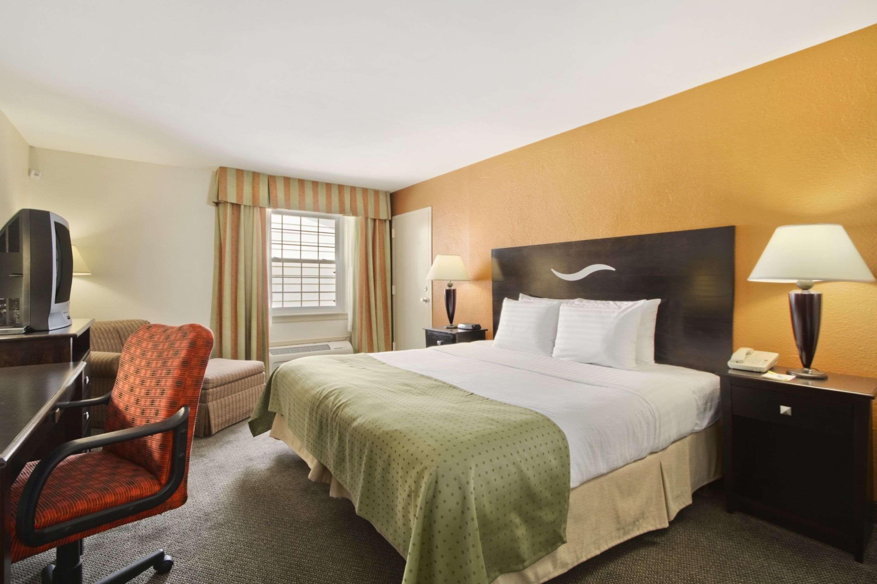 Days Inn By Wyndham Shelburne/Burlington エクステリア 写真