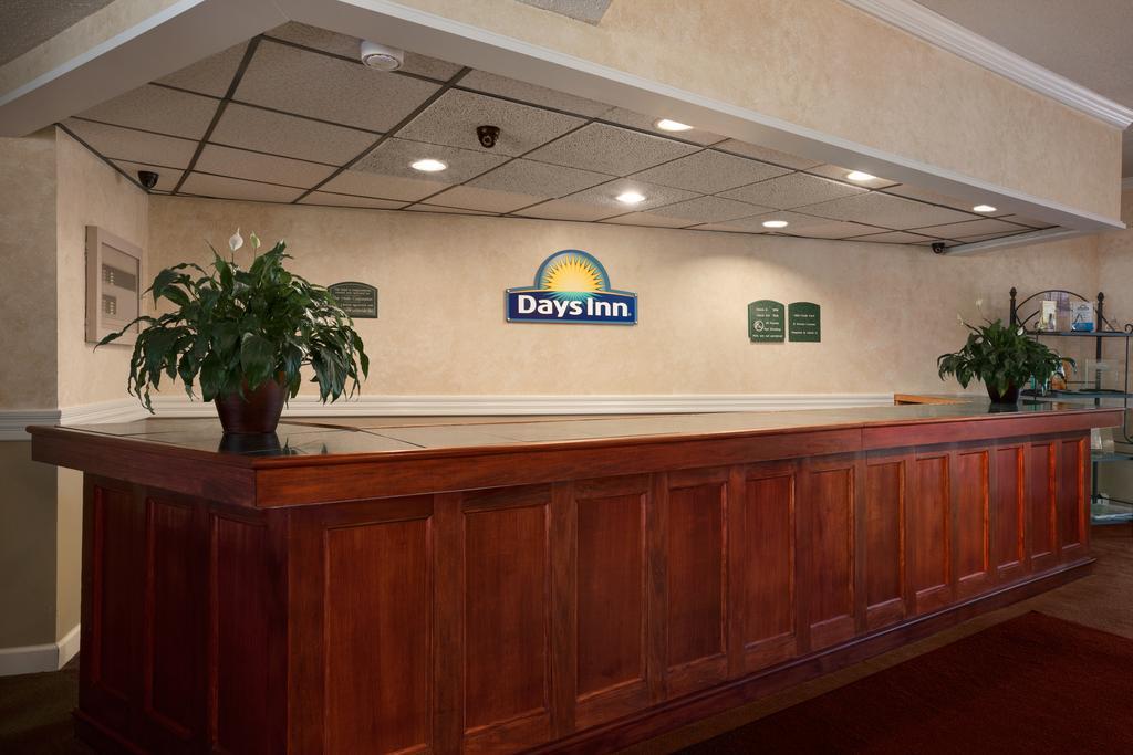 Days Inn By Wyndham Shelburne/Burlington エクステリア 写真