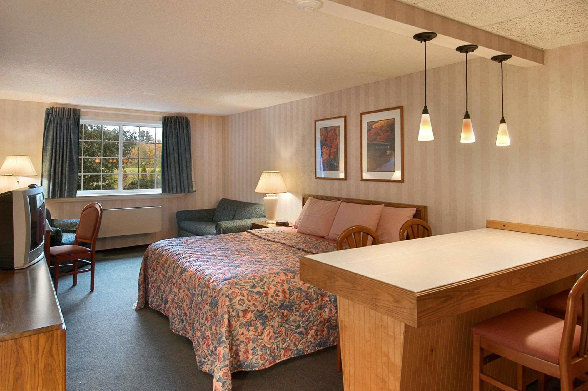 Days Inn By Wyndham Shelburne/Burlington エクステリア 写真